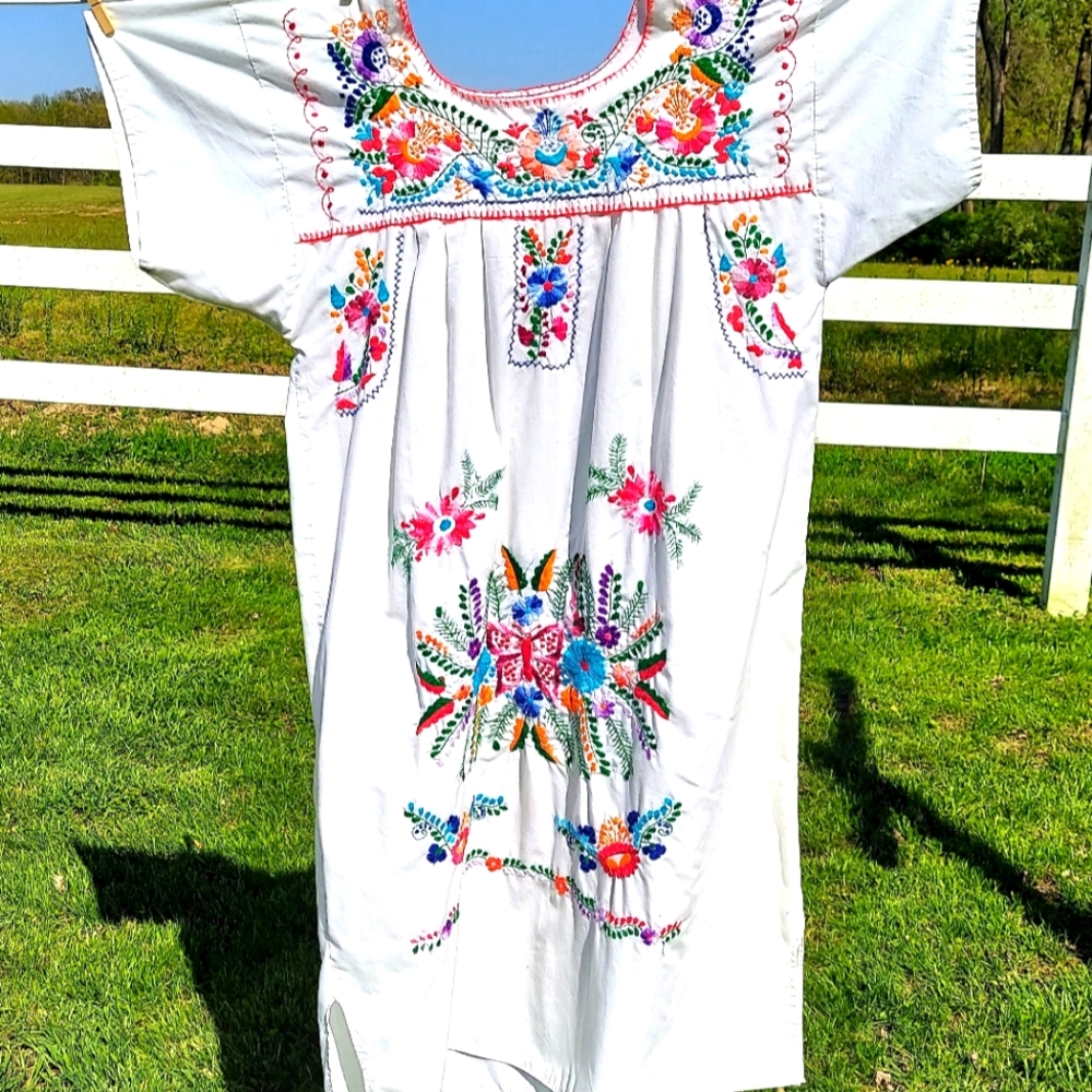 Vintage Embroidered Oaxacan White Dress vtg Caftan spring summer